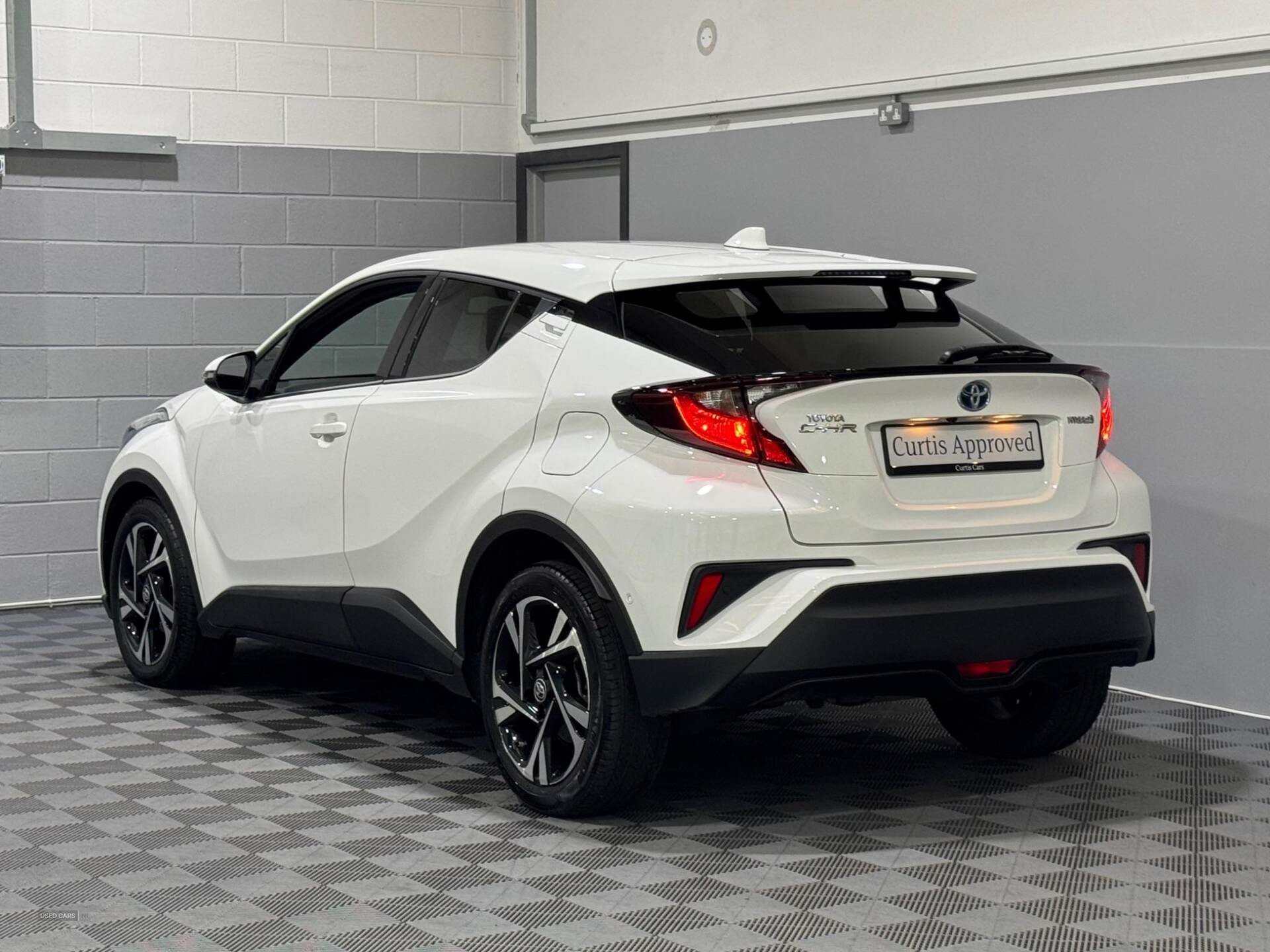Feb 2023 Toyota C-HR 1.8 Hybrid Design 5dr CVT