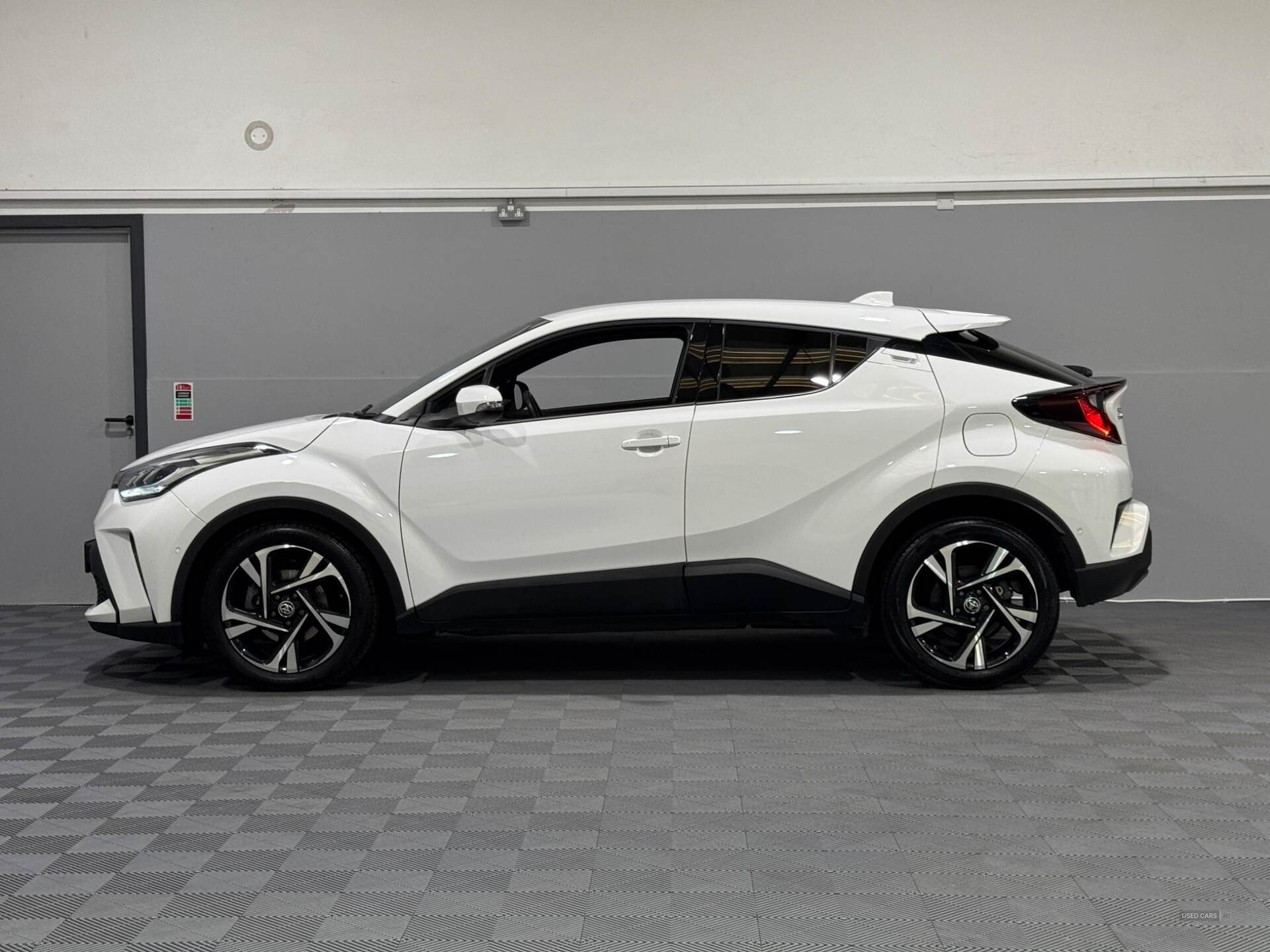 Feb 2023 Toyota C-HR 1.8 Hybrid Design 5dr CVT