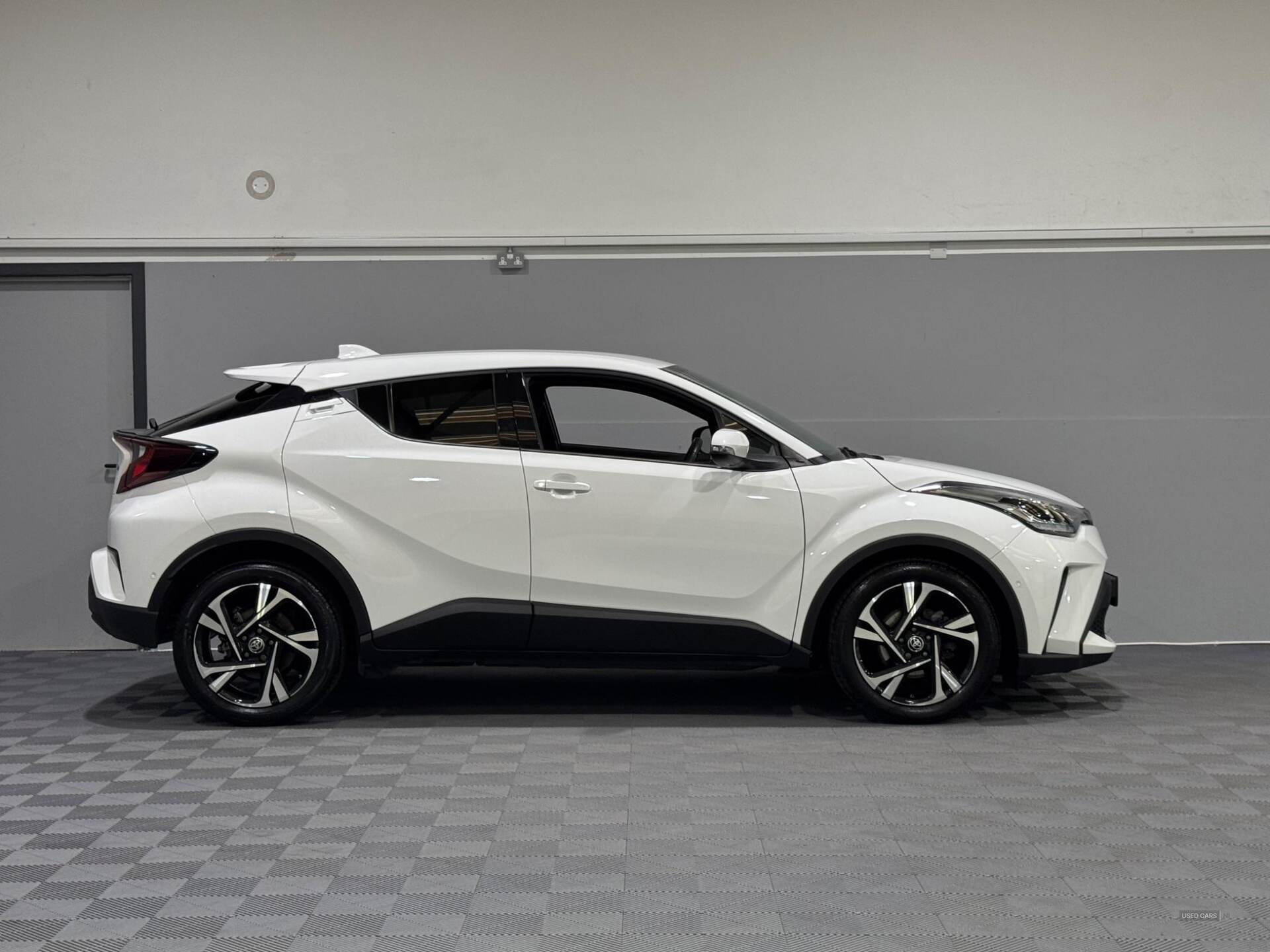 Feb 2023 Toyota C-HR 1.8 Hybrid Design 5dr CVT