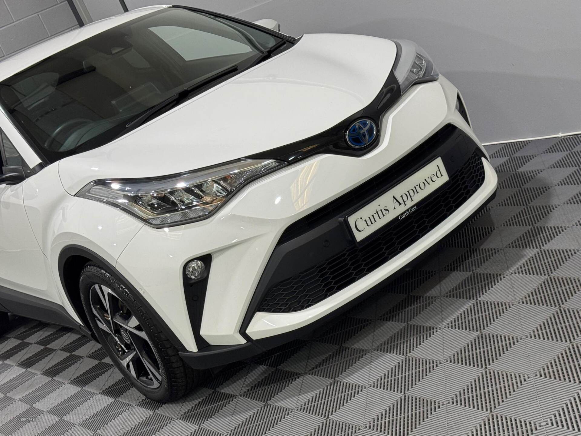 Feb 2023 Toyota C-HR 1.8 Hybrid Design 5dr CVT