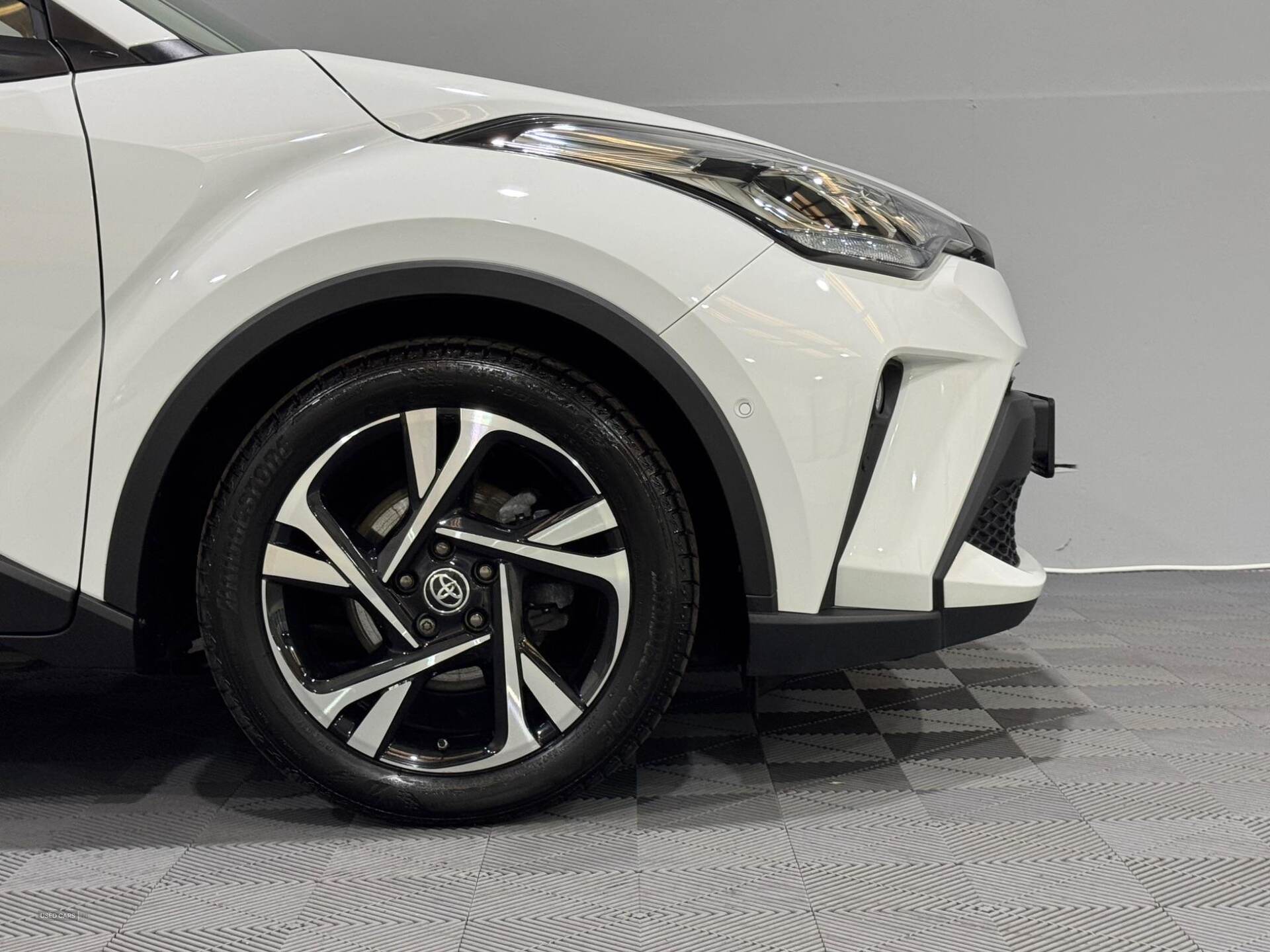 Feb 2023 Toyota C-HR 1.8 Hybrid Design 5dr CVT