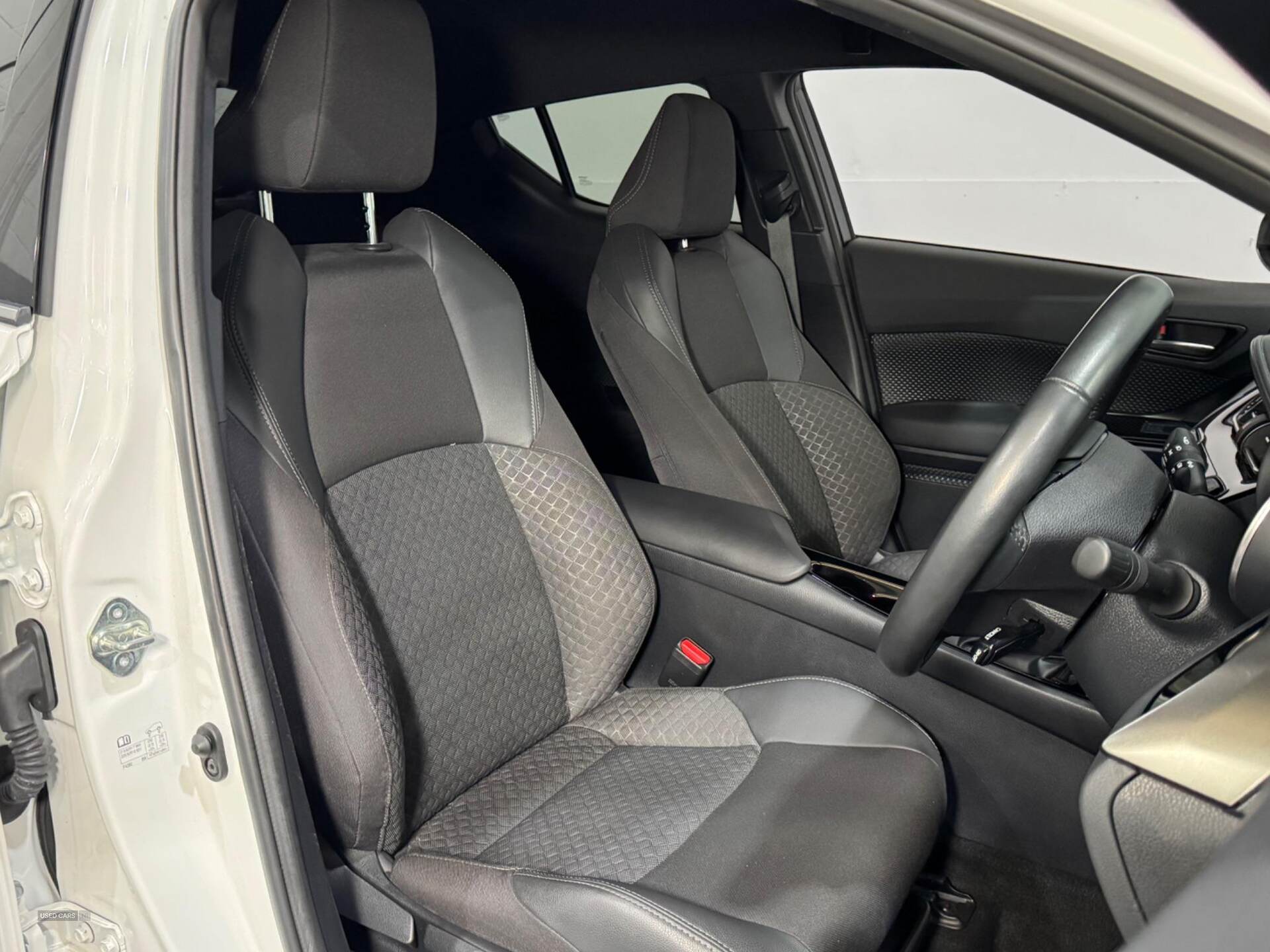 Feb 2023 Toyota C-HR 1.8 Hybrid Design 5dr CVT
