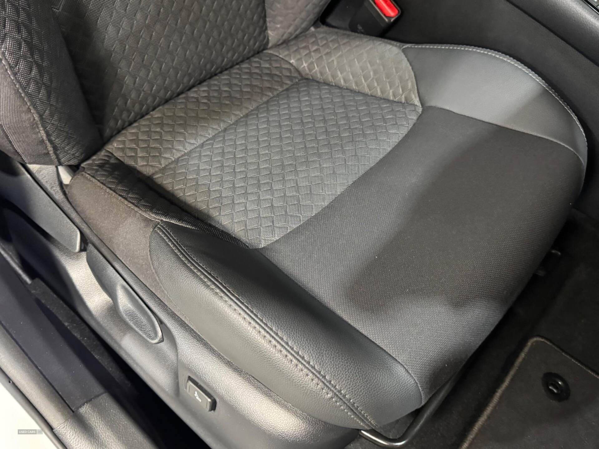 Feb 2023 Toyota C-HR 1.8 Hybrid Design 5dr CVT