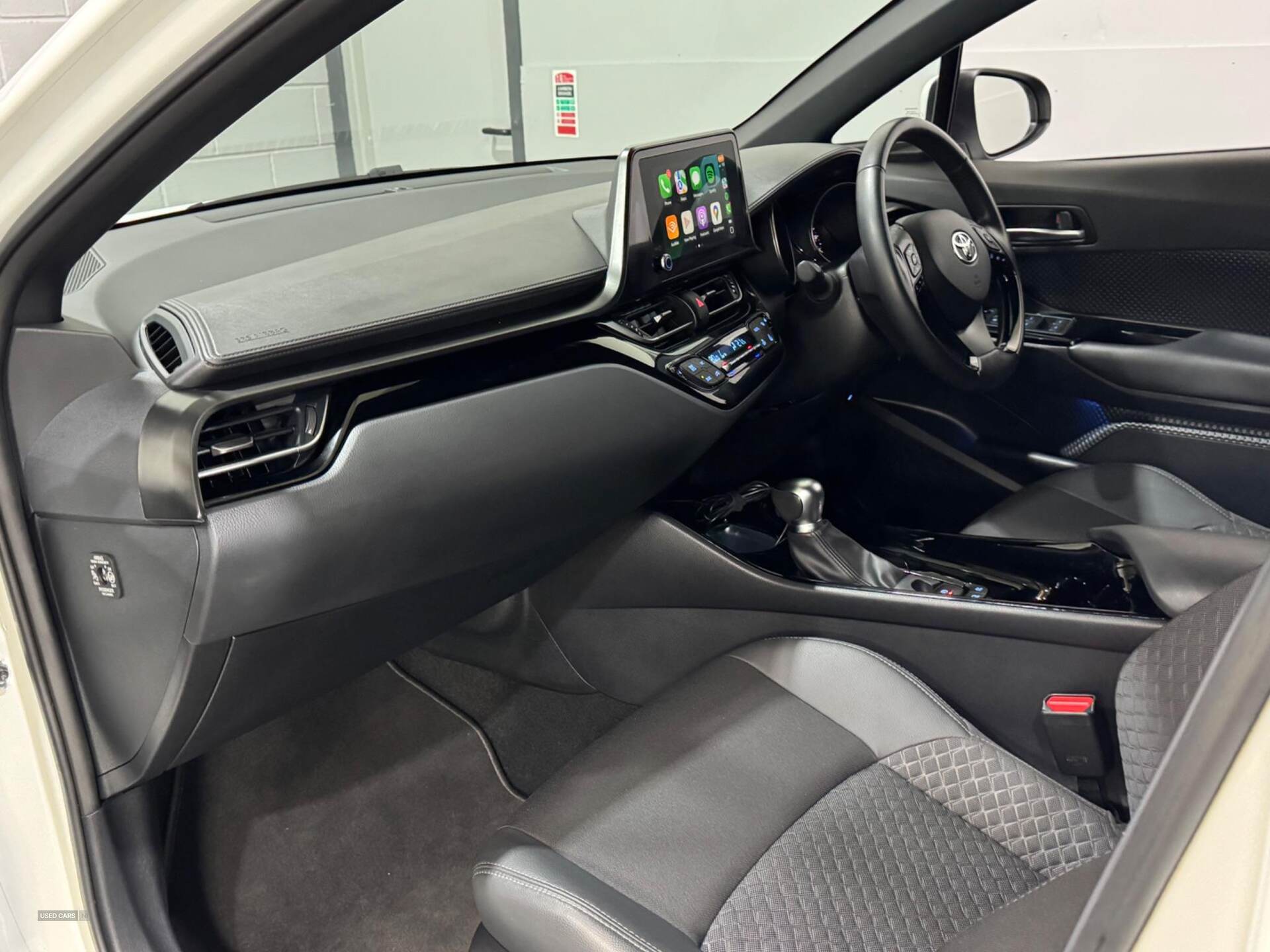 Feb 2023 Toyota C-HR 1.8 Hybrid Design 5dr CVT