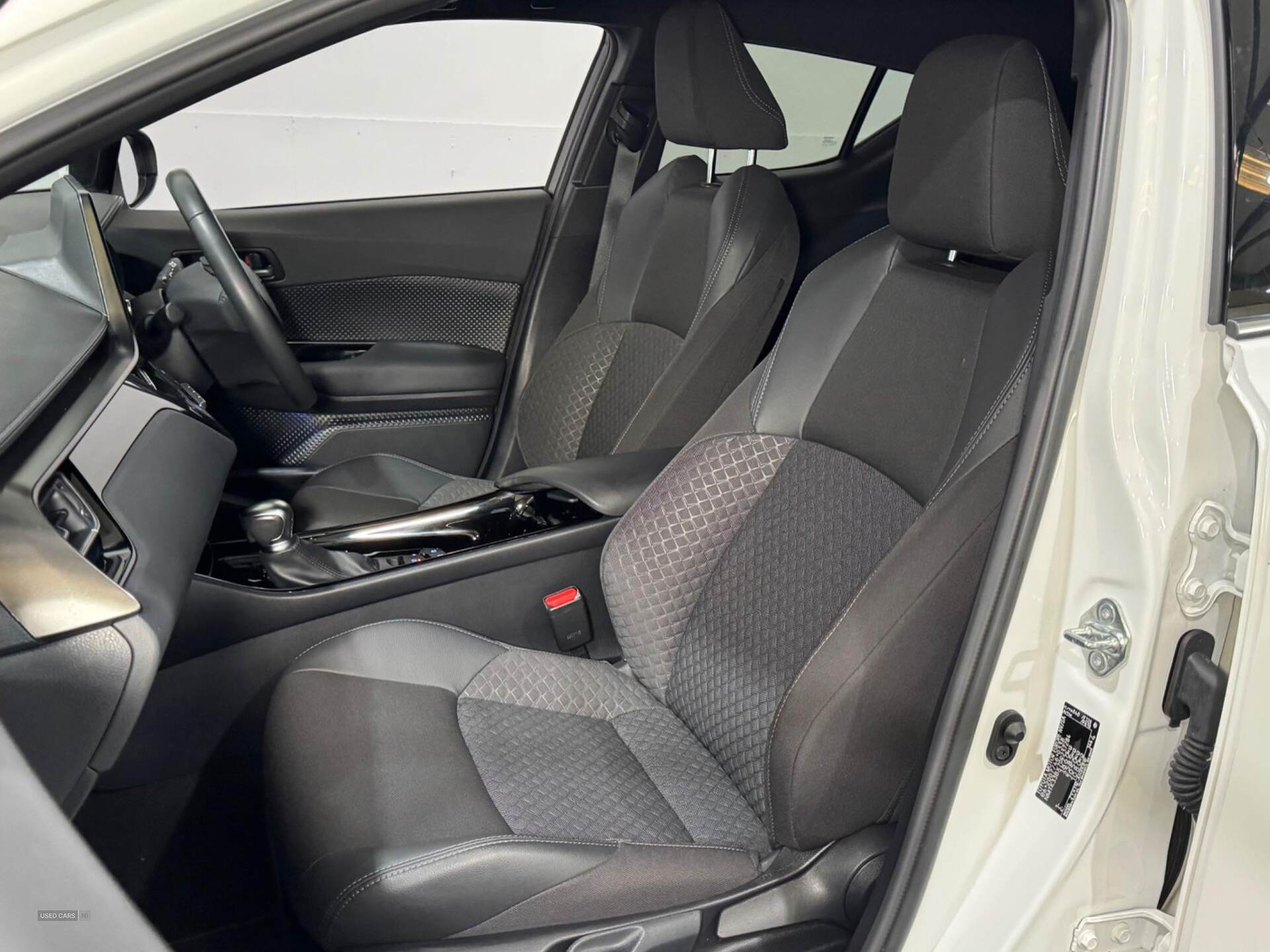 Feb 2023 Toyota C-HR 1.8 Hybrid Design 5dr CVT