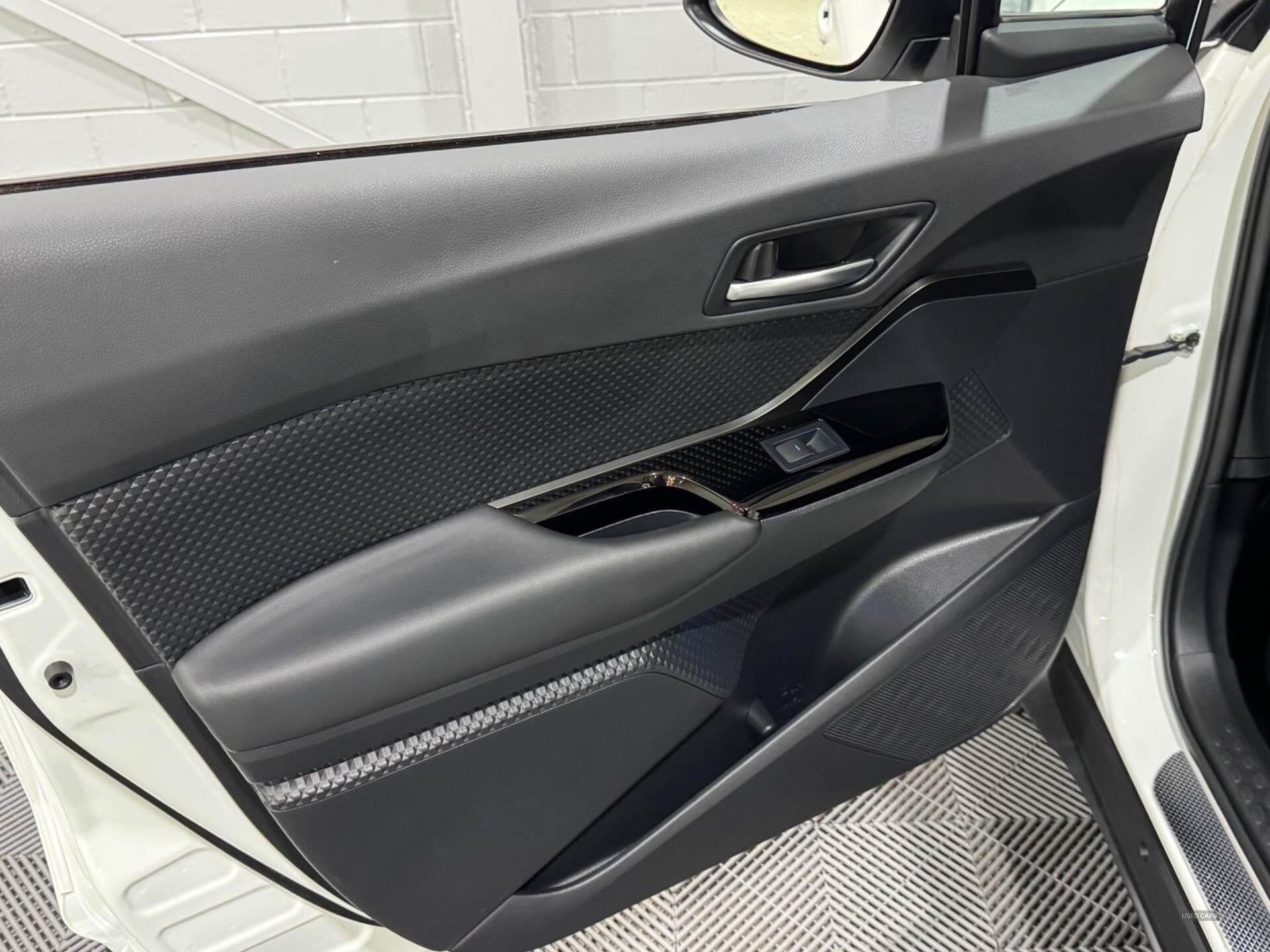 Feb 2023 Toyota C-HR 1.8 Hybrid Design 5dr CVT