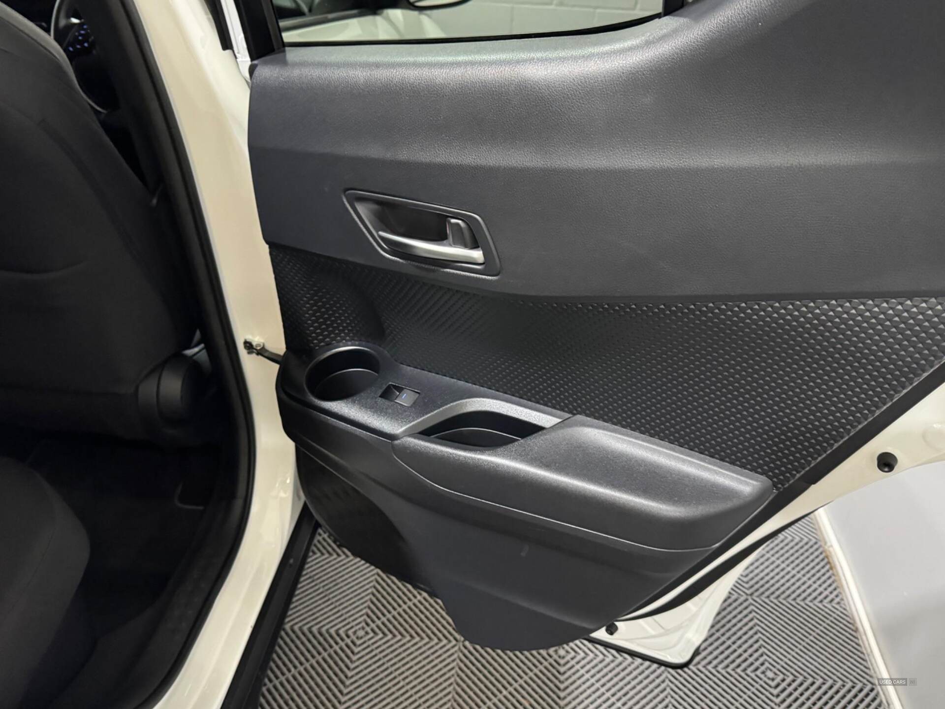 Feb 2023 Toyota C-HR 1.8 Hybrid Design 5dr CVT