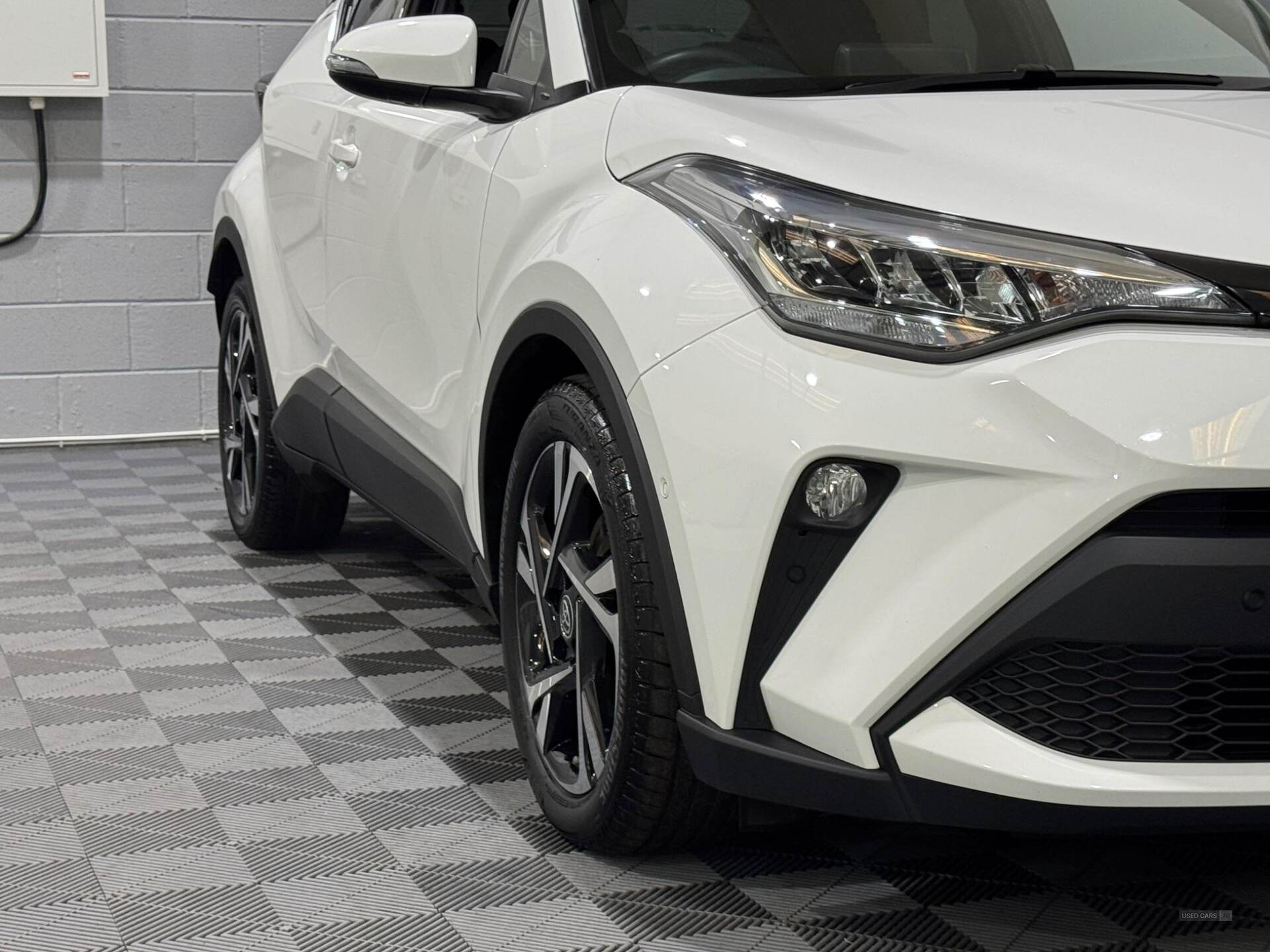 Feb 2023 Toyota C-HR 1.8 Hybrid Design 5dr CVT