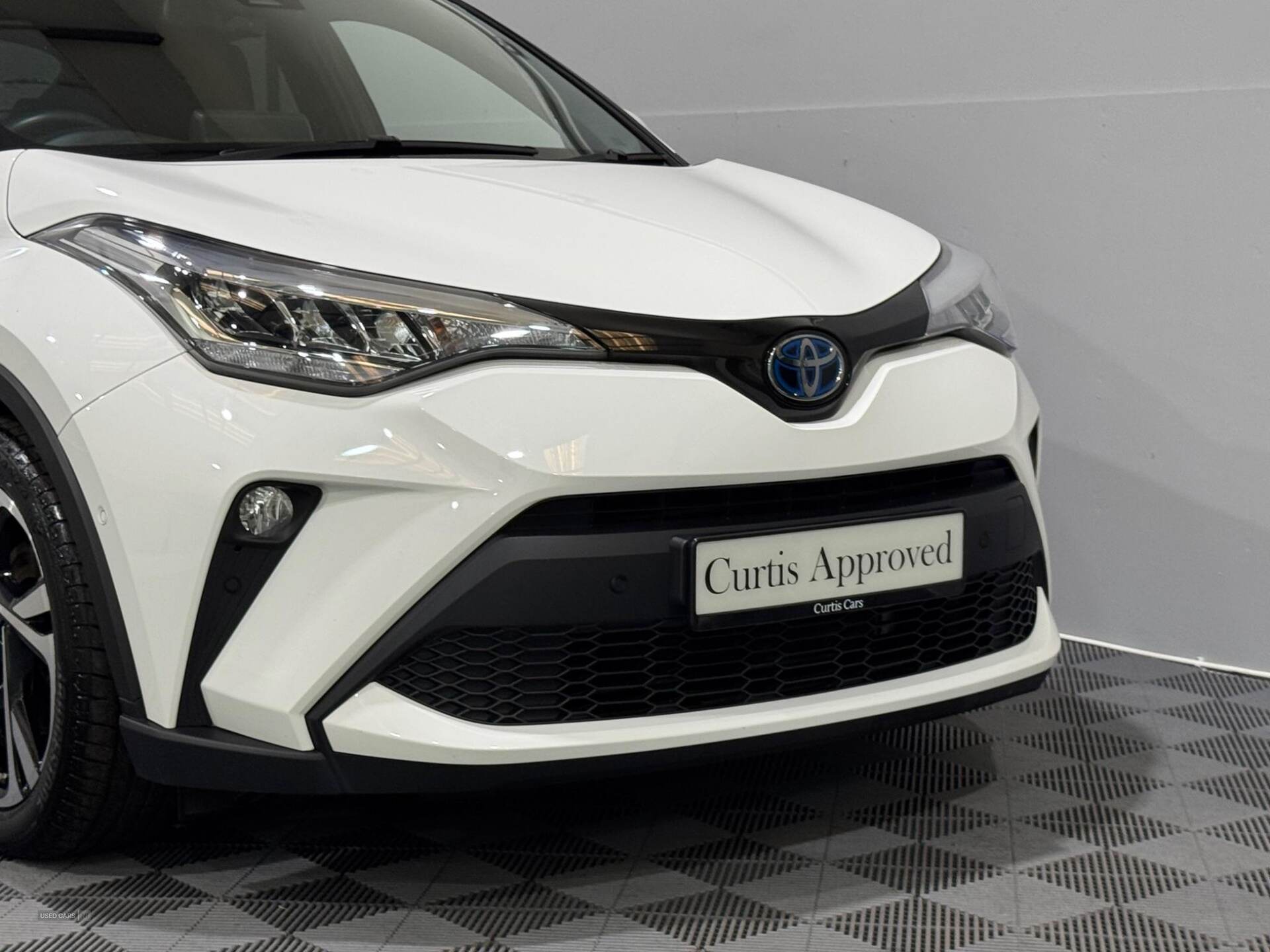 Feb 2023 Toyota C-HR 1.8 Hybrid Design 5dr CVT