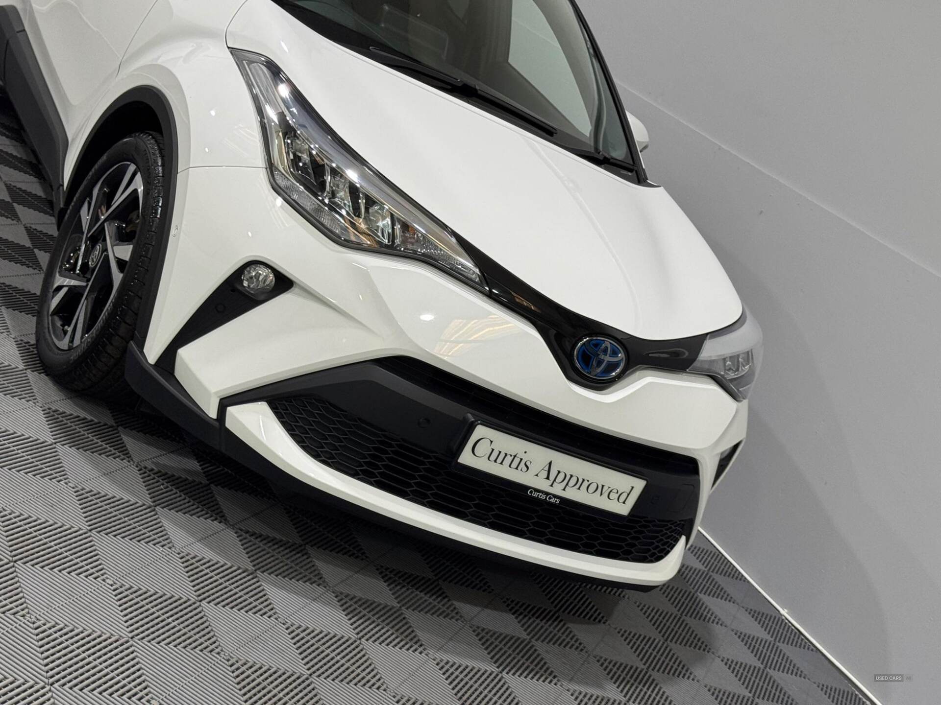 Feb 2023 Toyota C-HR 1.8 Hybrid Design 5dr CVT
