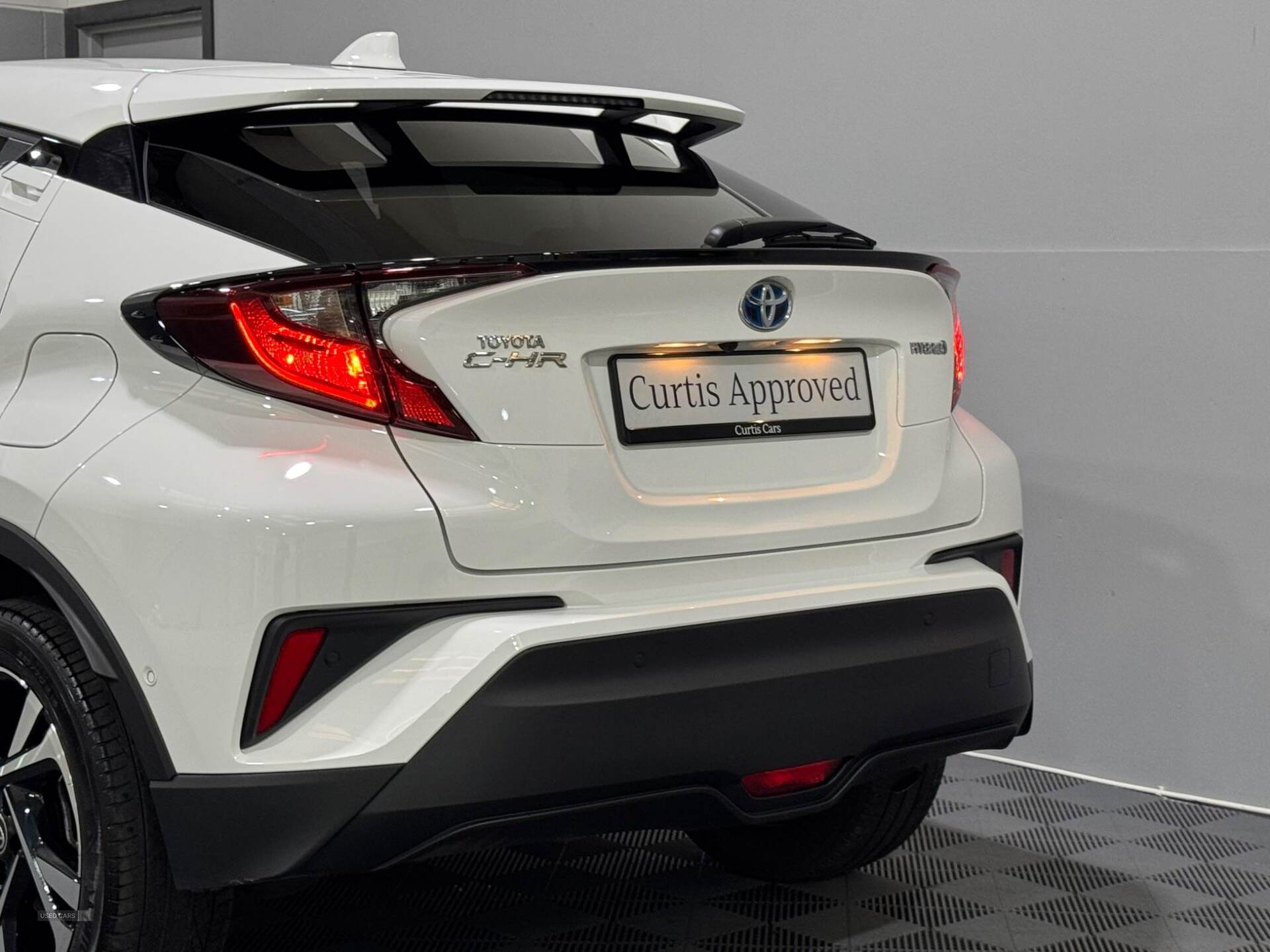 Feb 2023 Toyota C-HR 1.8 Hybrid Design 5dr CVT