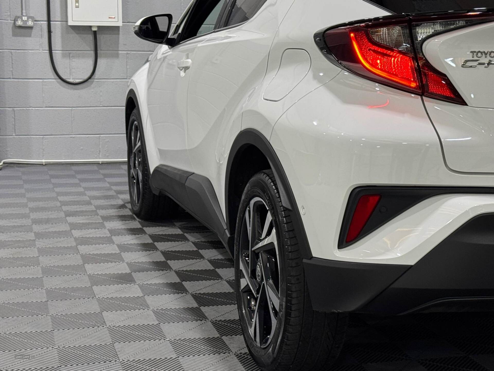 Feb 2023 Toyota C-HR 1.8 Hybrid Design 5dr CVT