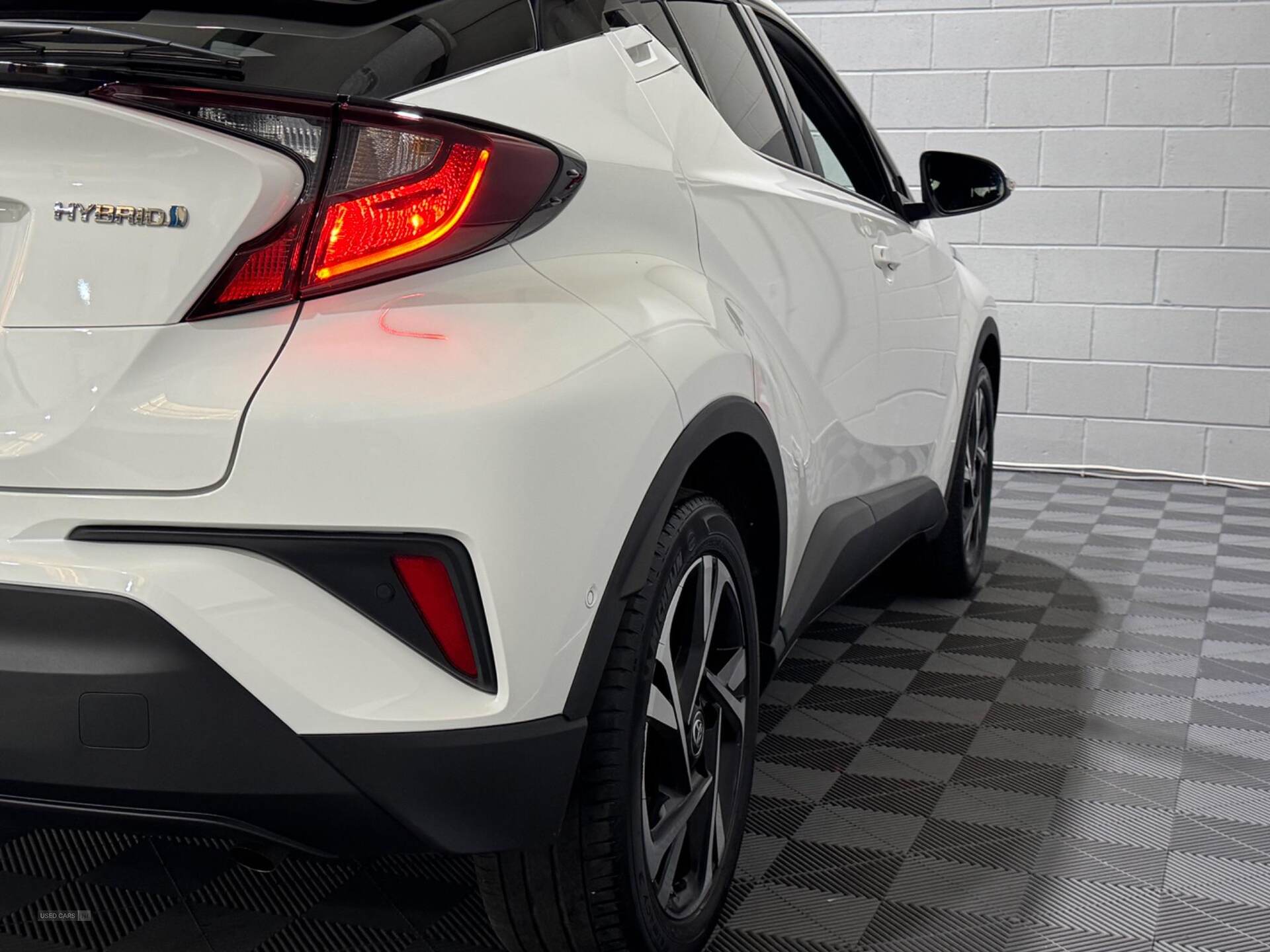 Feb 2023 Toyota C-HR 1.8 Hybrid Design 5dr CVT