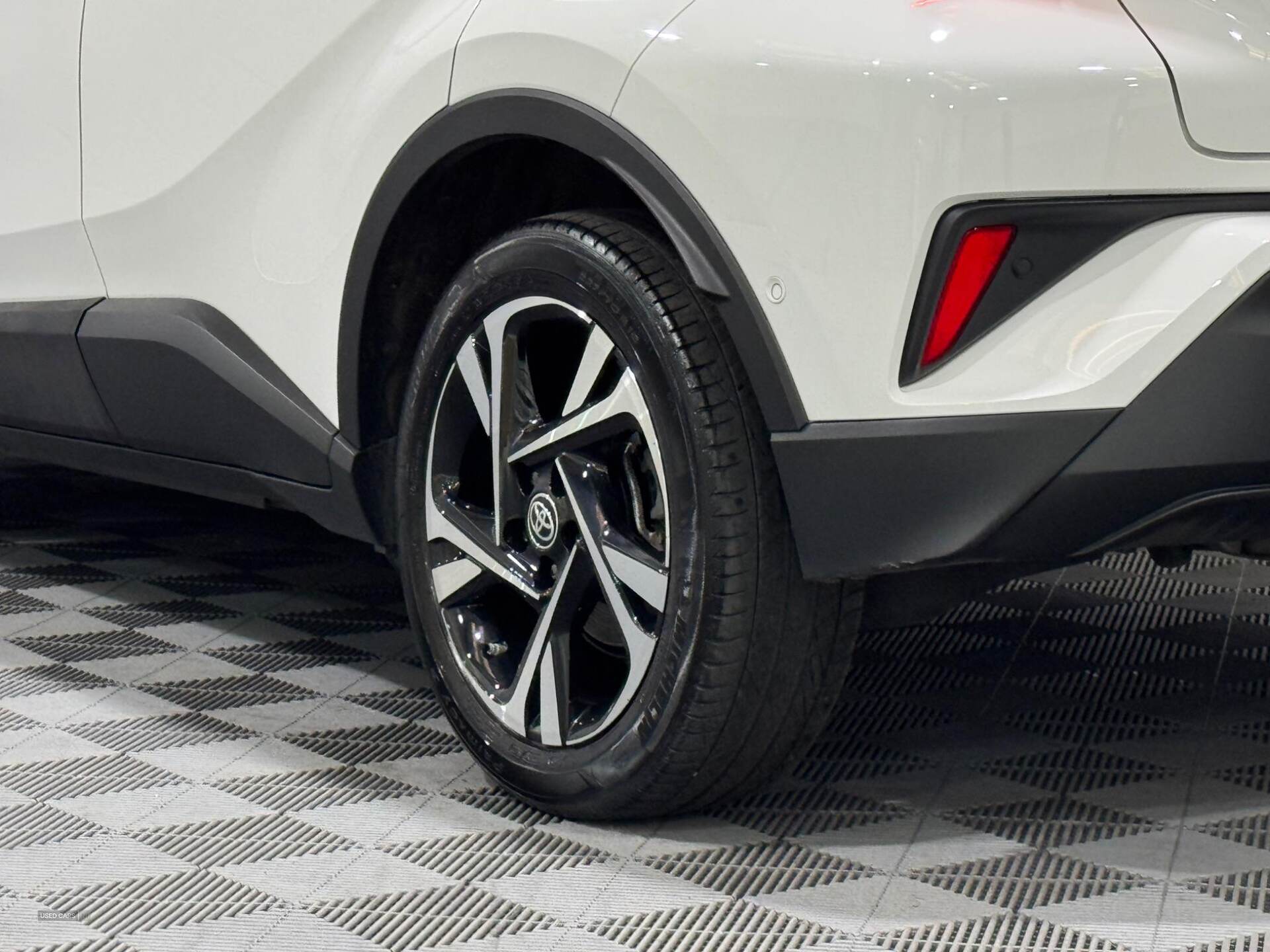 Feb 2023 Toyota C-HR 1.8 Hybrid Design 5dr CVT