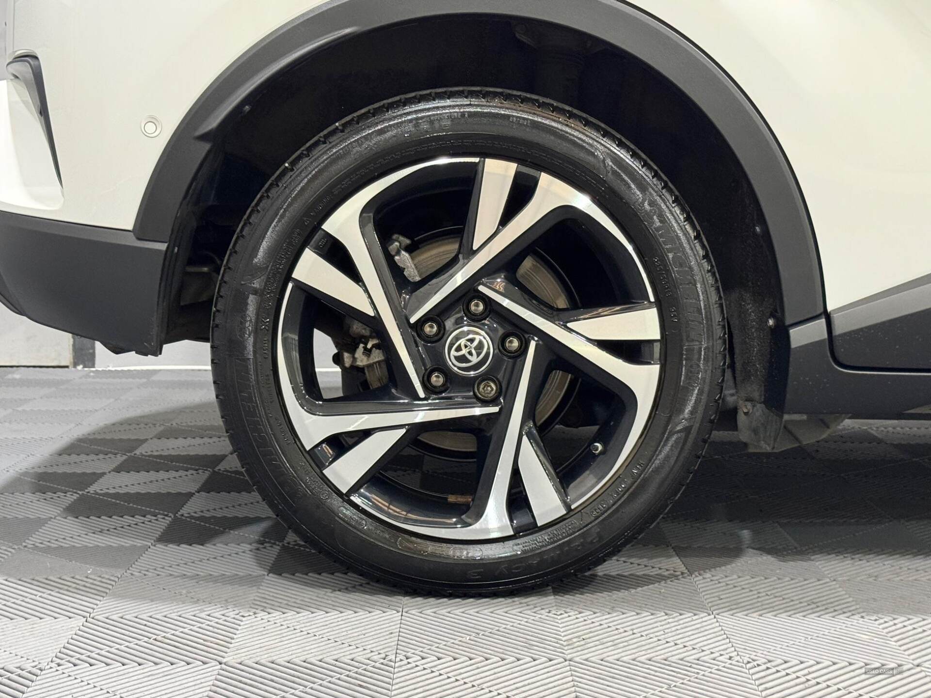Feb 2023 Toyota C-HR 1.8 Hybrid Design 5dr CVT