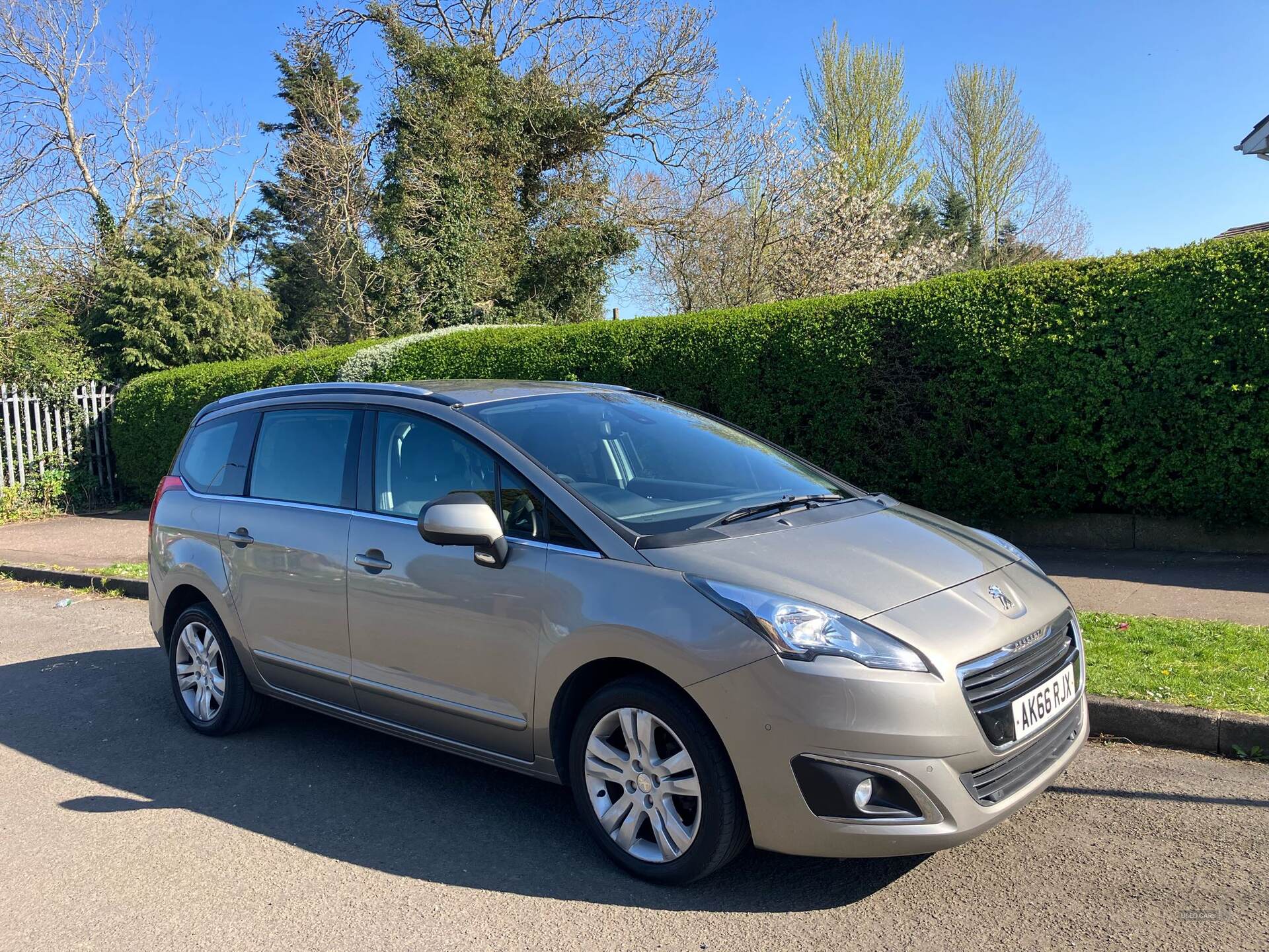 Dec 2016 Peugeot 5008 1.6 BlueHDi 120 Active 5dr