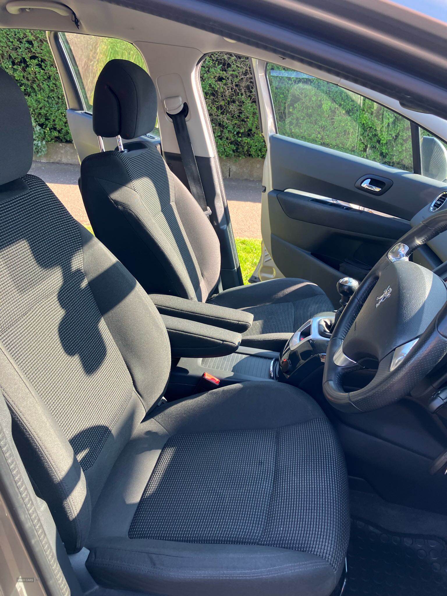 Dec 2016 Peugeot 5008 1.6 BlueHDi 120 Active 5dr