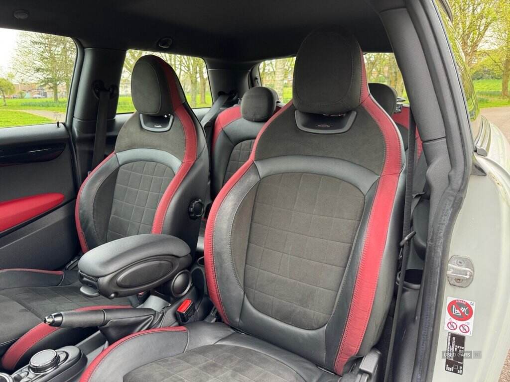 Apr 2016 MINI Hatch 2.0 John Cooper Works 3dr