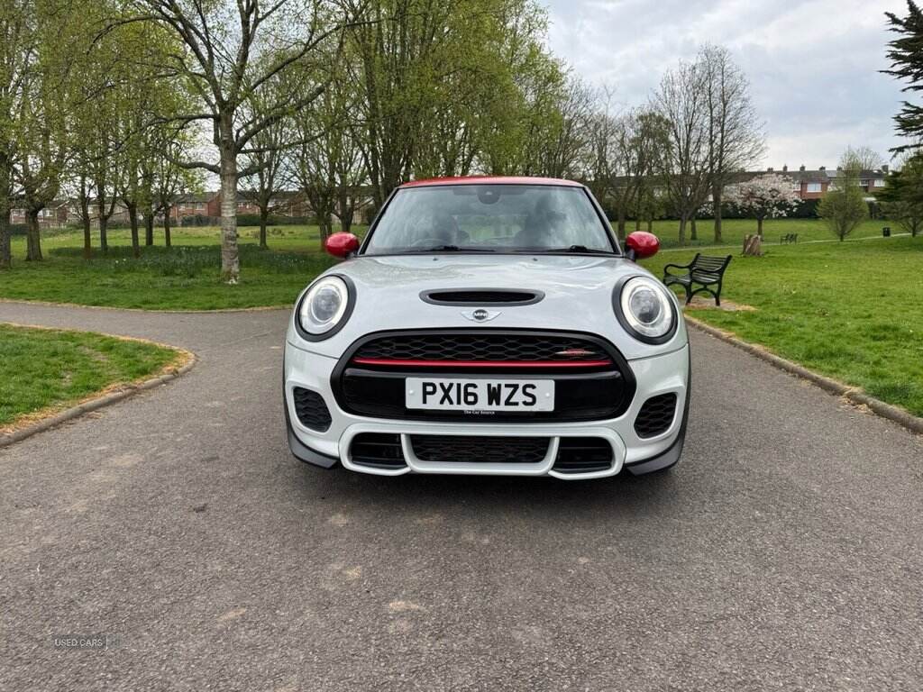 Apr 2016 MINI Hatch 2.0 John Cooper Works 3dr