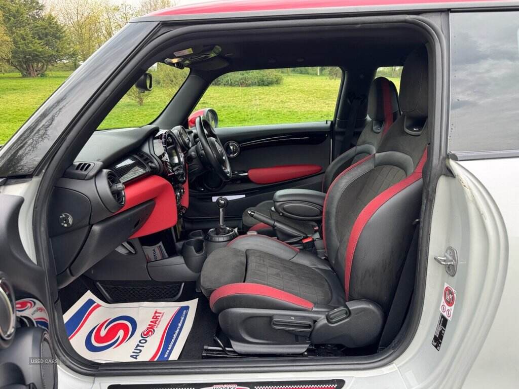 Apr 2016 MINI Hatch 2.0 John Cooper Works 3dr