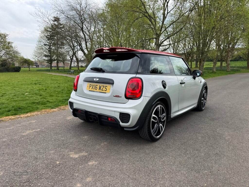 Apr 2016 MINI Hatch 2.0 John Cooper Works 3dr