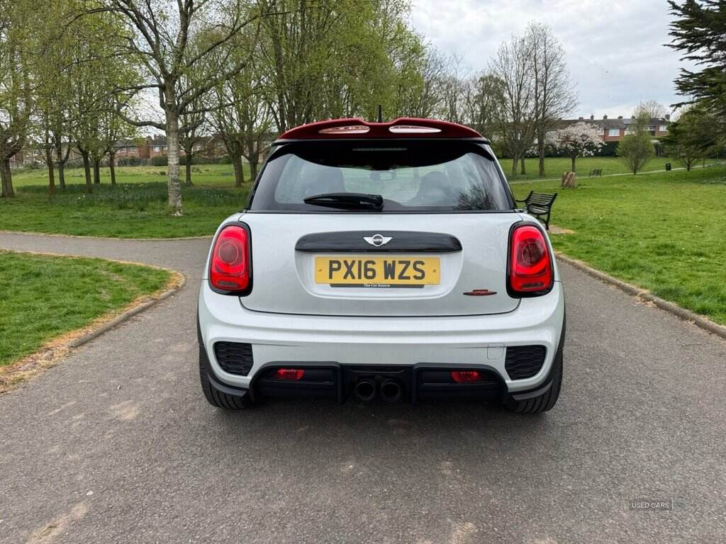 Apr 2016 MINI Hatch 2.0 John Cooper Works 3dr