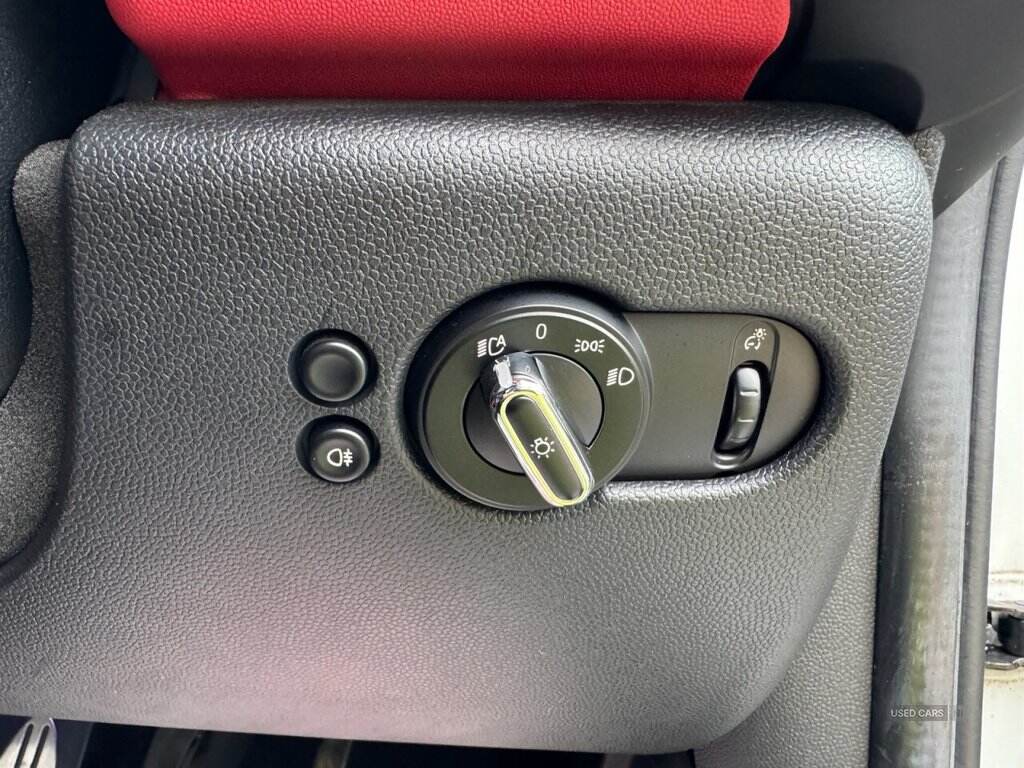 Apr 2016 MINI Hatch 2.0 John Cooper Works 3dr