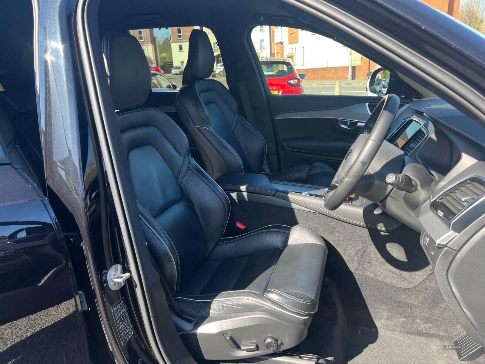 Jan 2022 Volvo XC90 2.0 B5D [235] R DESIGN 5dr AWD Geartronic