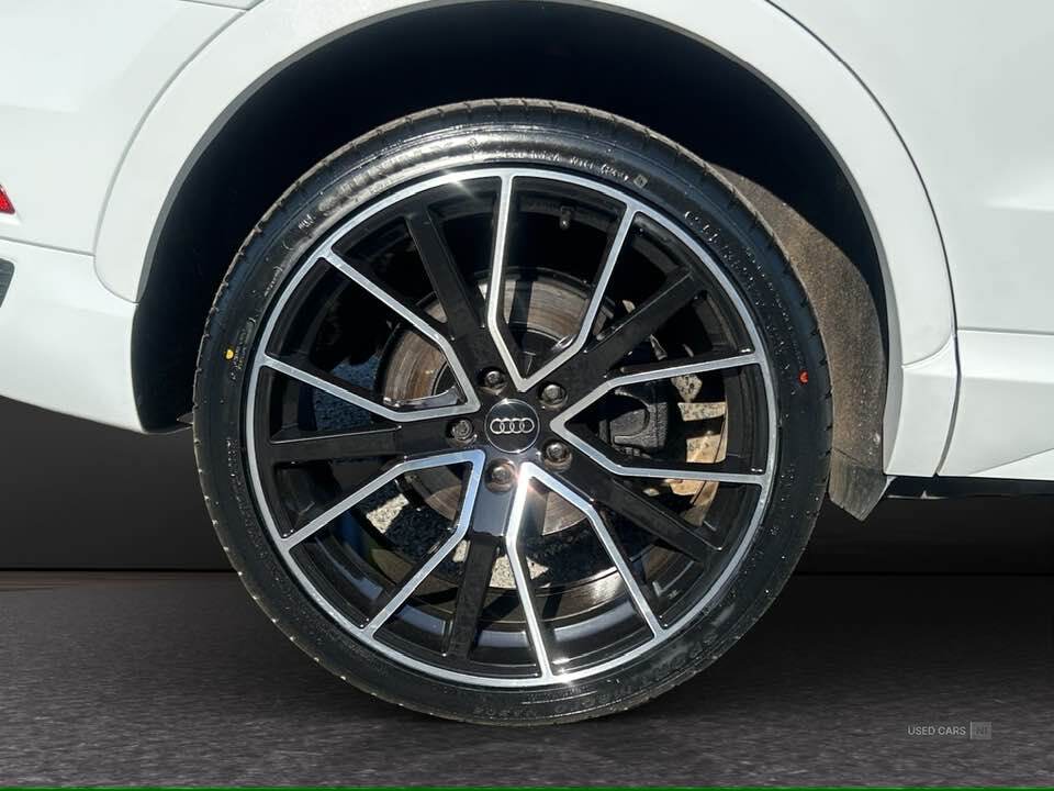 Apr 2015 Audi Q3 2.0 TDI S Line 5dr