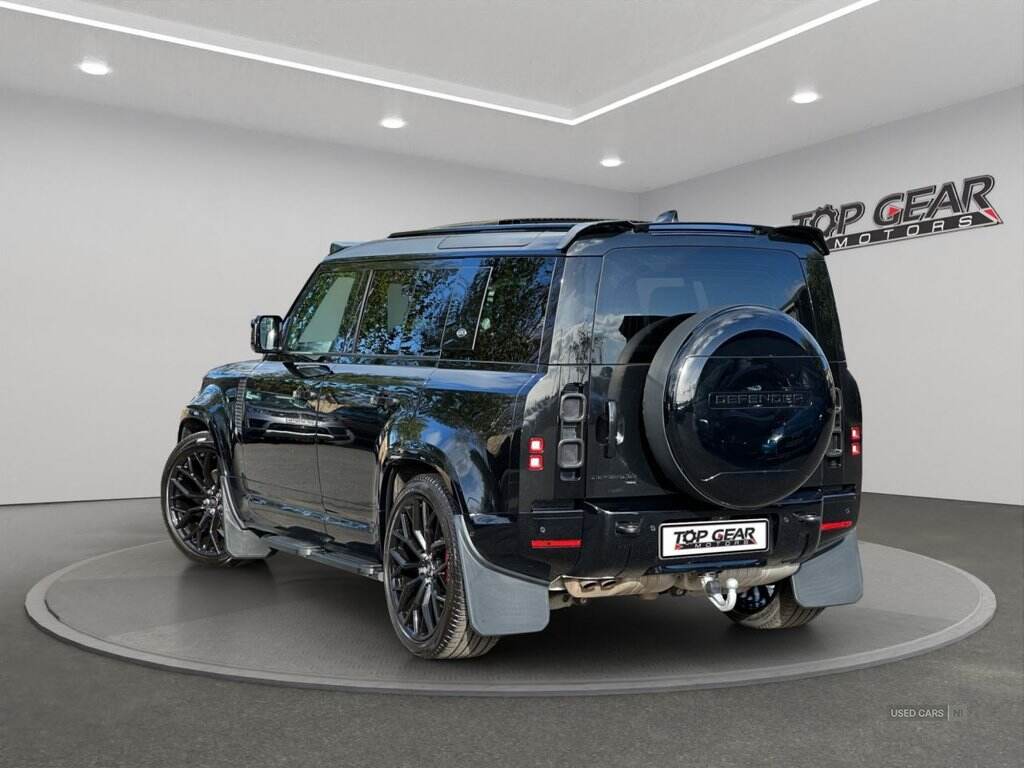 Nov 2021 Land Rover Defender 3.0 D300 X-Dynamic S 110 5dr Auto