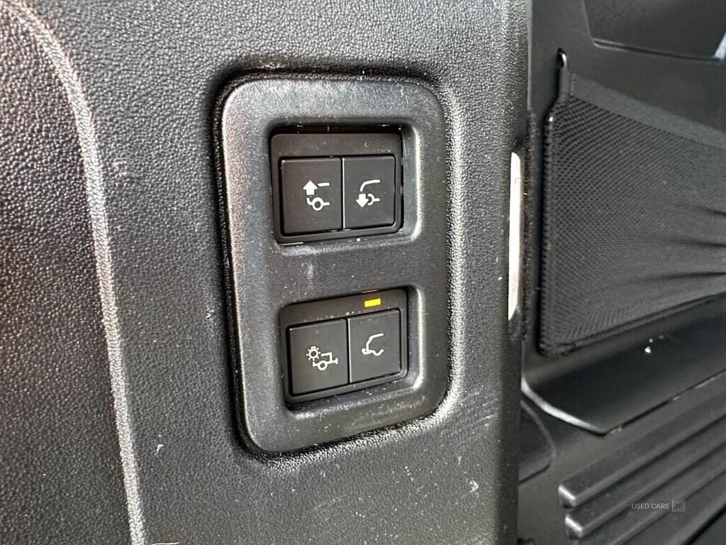 Nov 2021 Land Rover Defender 3.0 D300 X-Dynamic S 110 5dr Auto