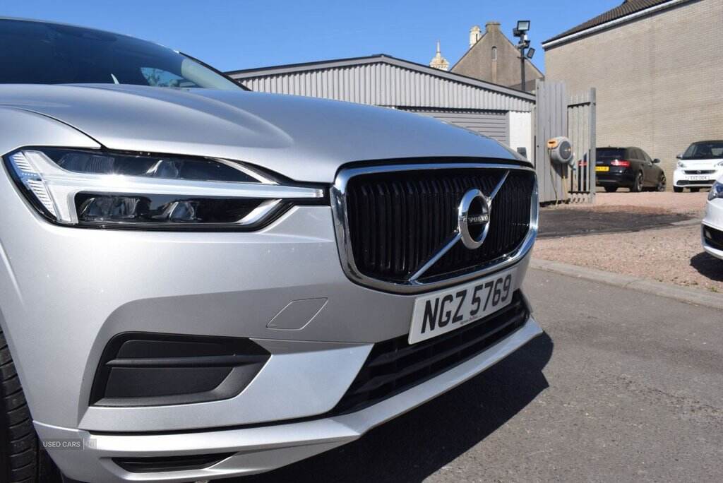 Nov 2017 Volvo XC60 2.0 D4 Momentum 5dr AWD Geartronic