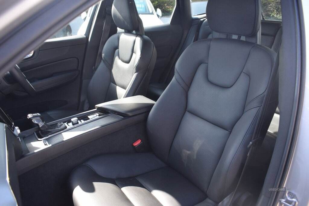 Nov 2017 Volvo XC60 2.0 D4 Momentum 5dr AWD Geartronic