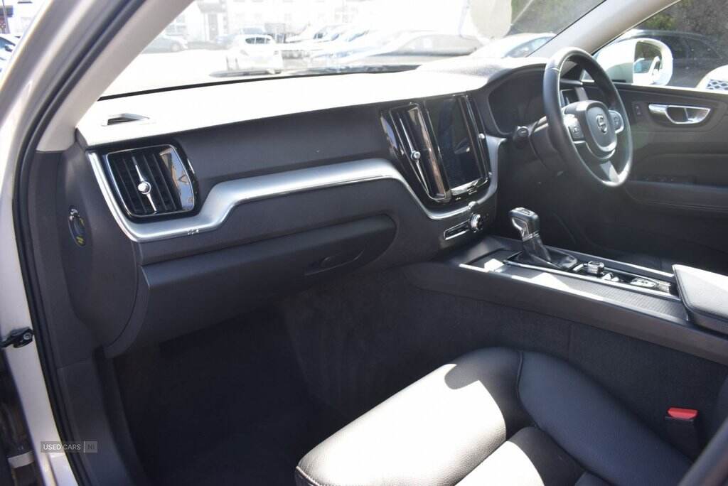 Nov 2017 Volvo XC60 2.0 D4 Momentum 5dr AWD Geartronic