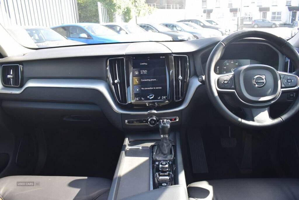 Nov 2017 Volvo XC60 2.0 D4 Momentum 5dr AWD Geartronic