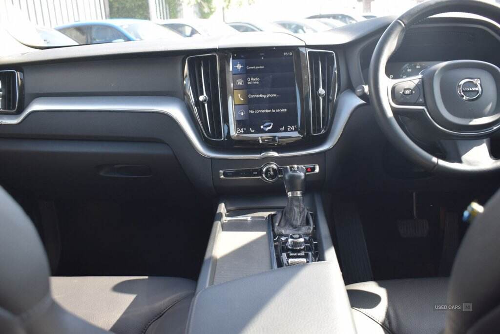 Nov 2017 Volvo XC60 2.0 D4 Momentum 5dr AWD Geartronic
