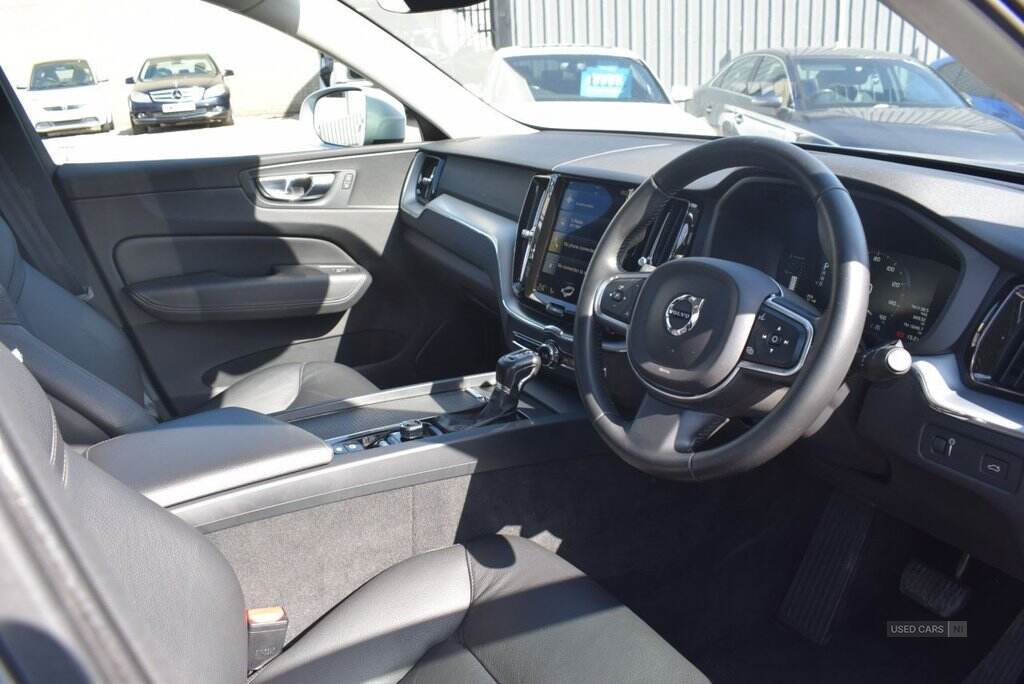 Nov 2017 Volvo XC60 2.0 D4 Momentum 5dr AWD Geartronic