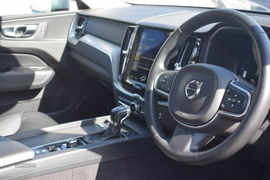 Nov 2017 Volvo XC60 2.0 D4 Momentum 5dr AWD Geartronic