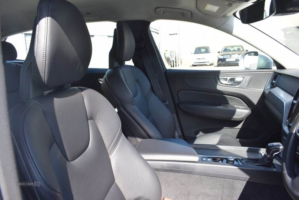 Nov 2017 Volvo XC60 2.0 D4 Momentum 5dr AWD Geartronic