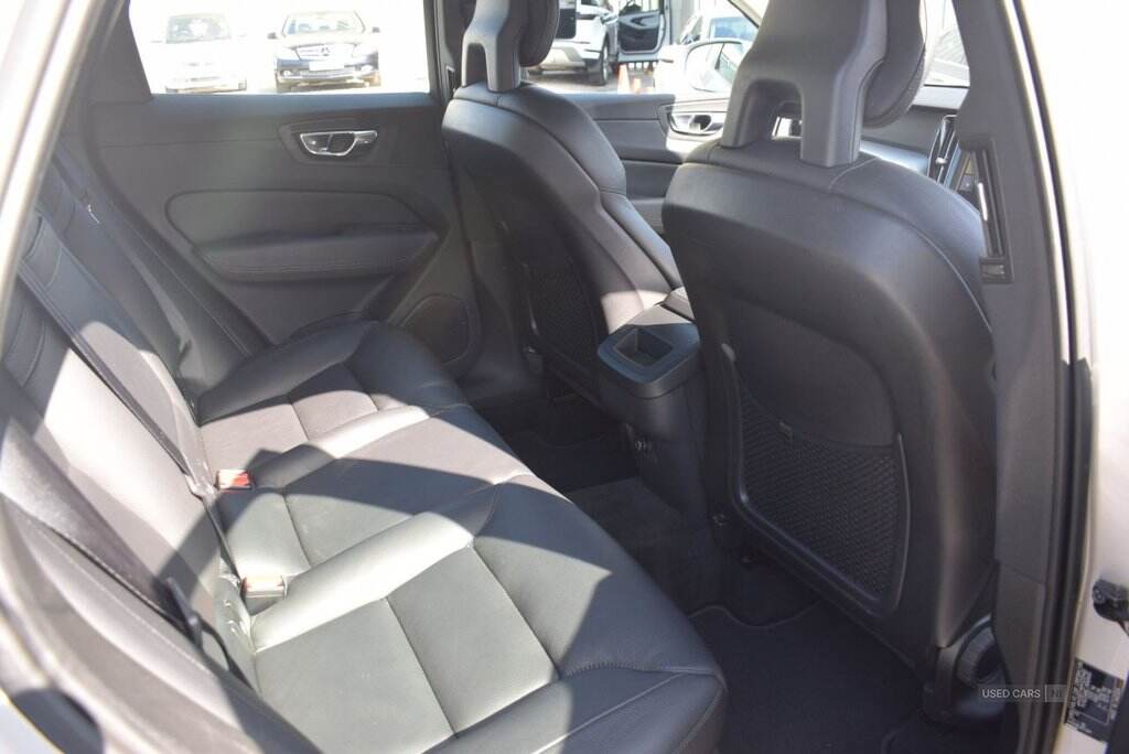 Nov 2017 Volvo XC60 2.0 D4 Momentum 5dr AWD Geartronic