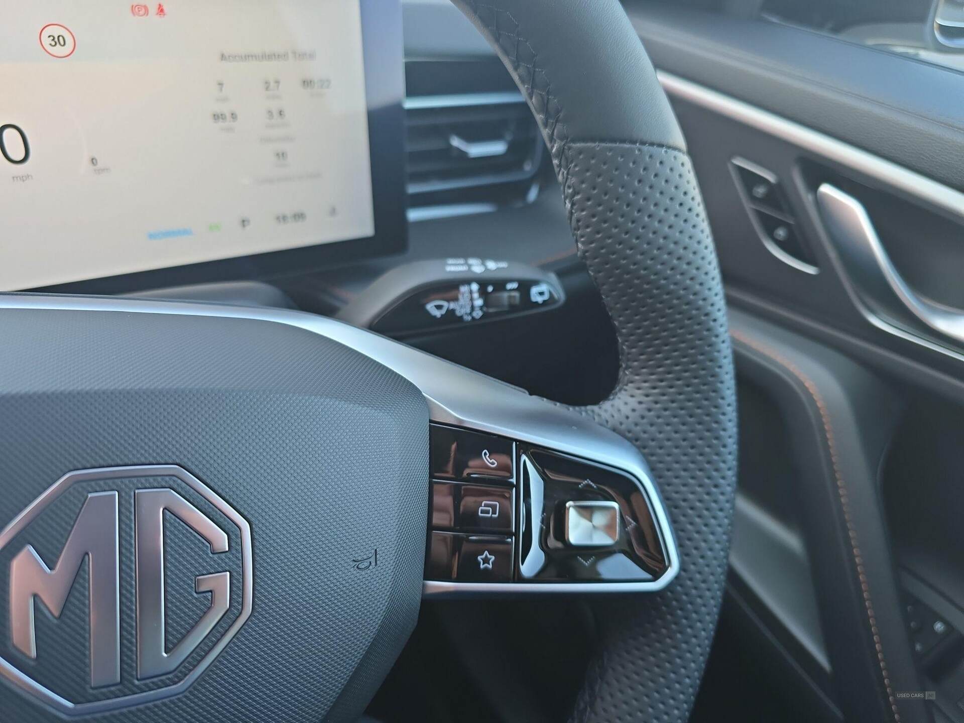 2025 MG HS 1.5 T-GDI 24.7 kWh Trophy Auto Euro 6 (s/s) 5dr