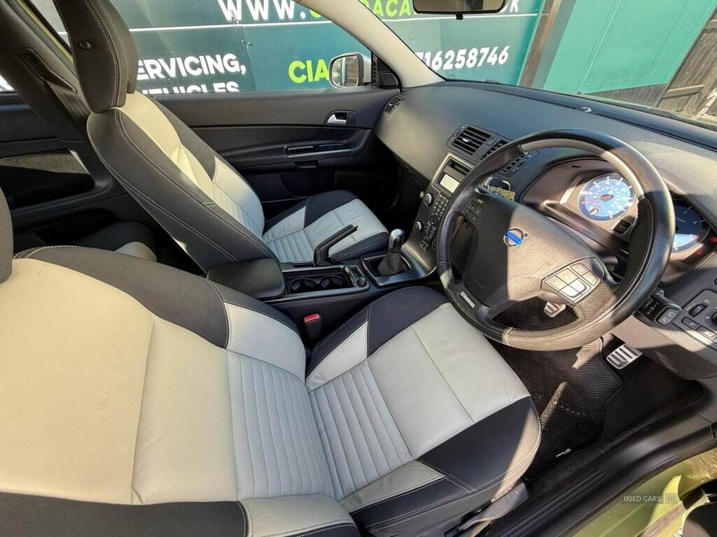 Mar 2011 Volvo C30 D2 [115] R DESIGN 3dr