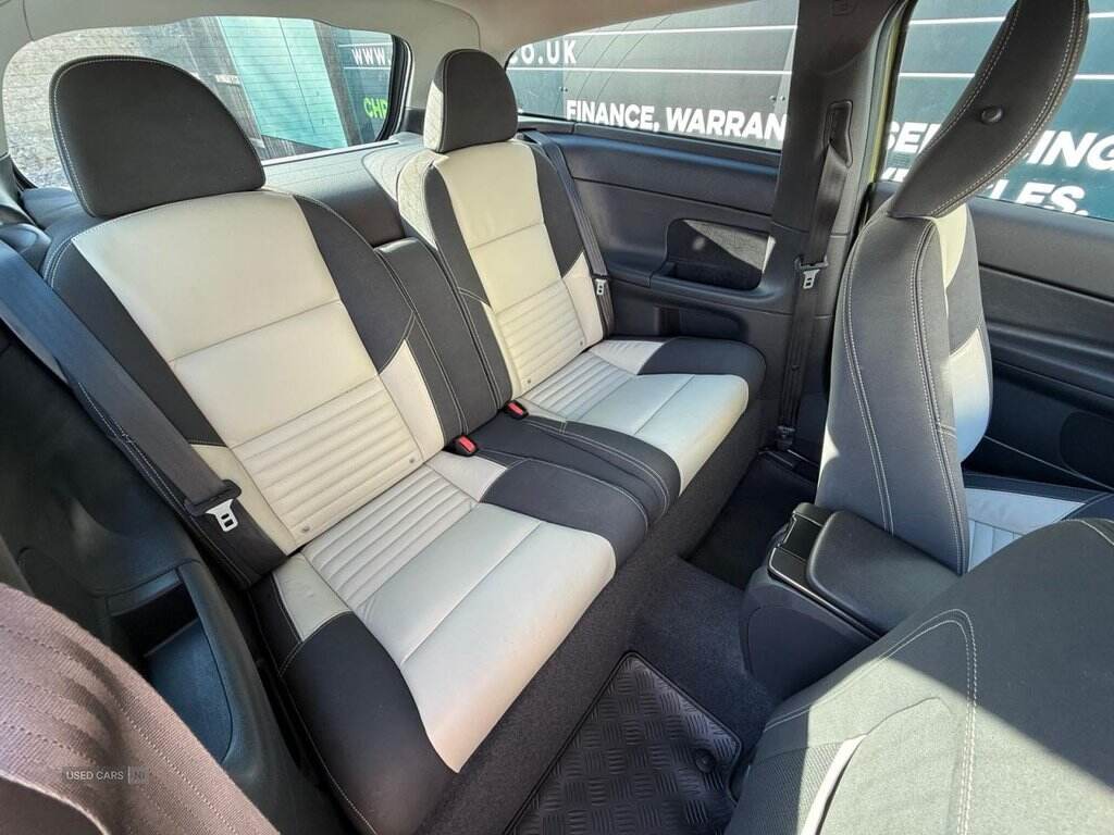 Mar 2011 Volvo C30 D2 [115] R DESIGN 3dr