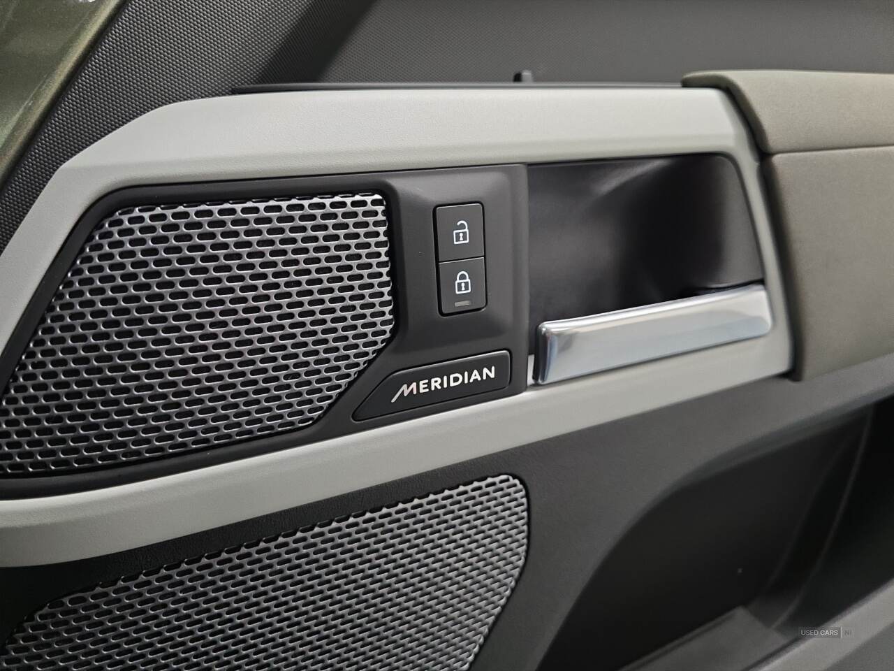 Oct 2022 Land Rover Defender 3.0 D250 X-Dynamic SE 110 5dr Auto