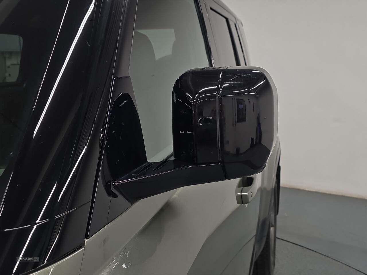 Oct 2022 Land Rover Defender 3.0 D250 X-Dynamic SE 110 5dr Auto