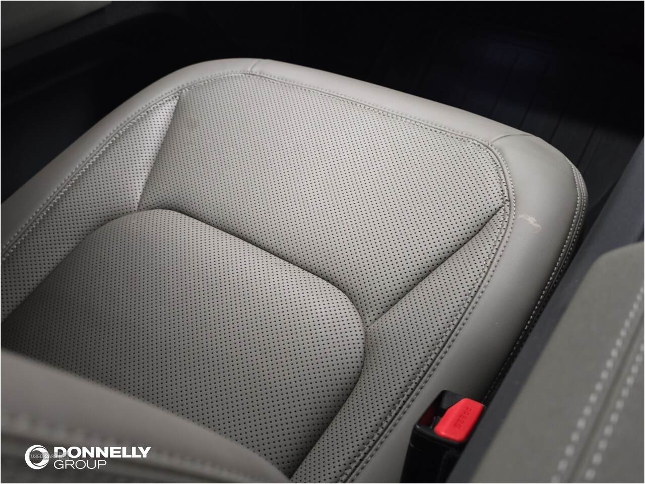 Oct 2022 Land Rover Defender 3.0 D250 X-Dynamic SE 110 5dr Auto