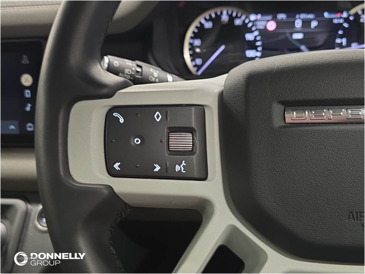 Oct 2022 Land Rover Defender 3.0 D250 X-Dynamic SE 110 5dr Auto