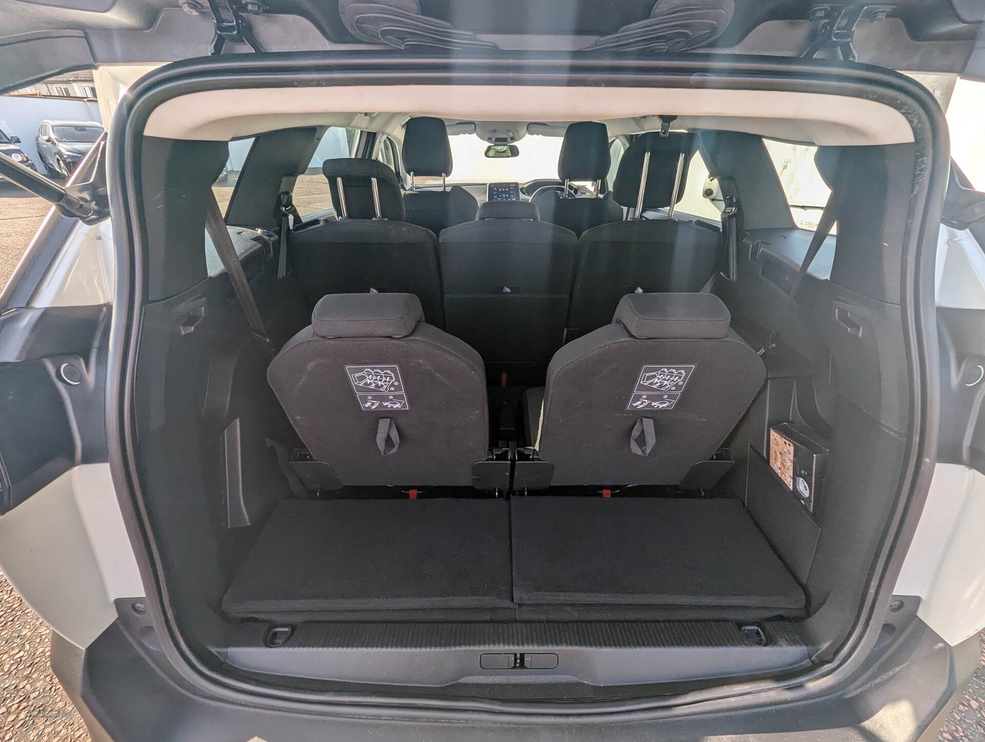 Jan 2022 Peugeot 5008 1.2 PureTech Active Premium 5dr
