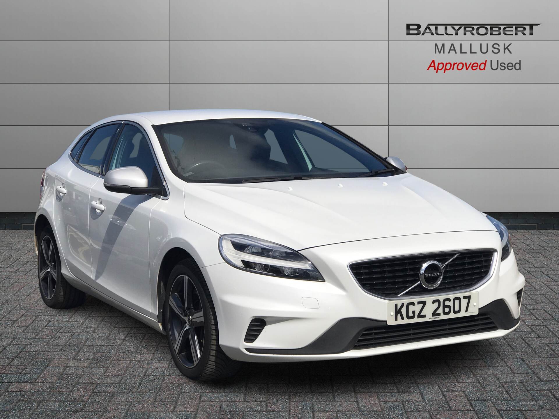 Sep 2018 Volvo V40 T2 [122] R DESIGN Nav Plus 5dr Geartronic