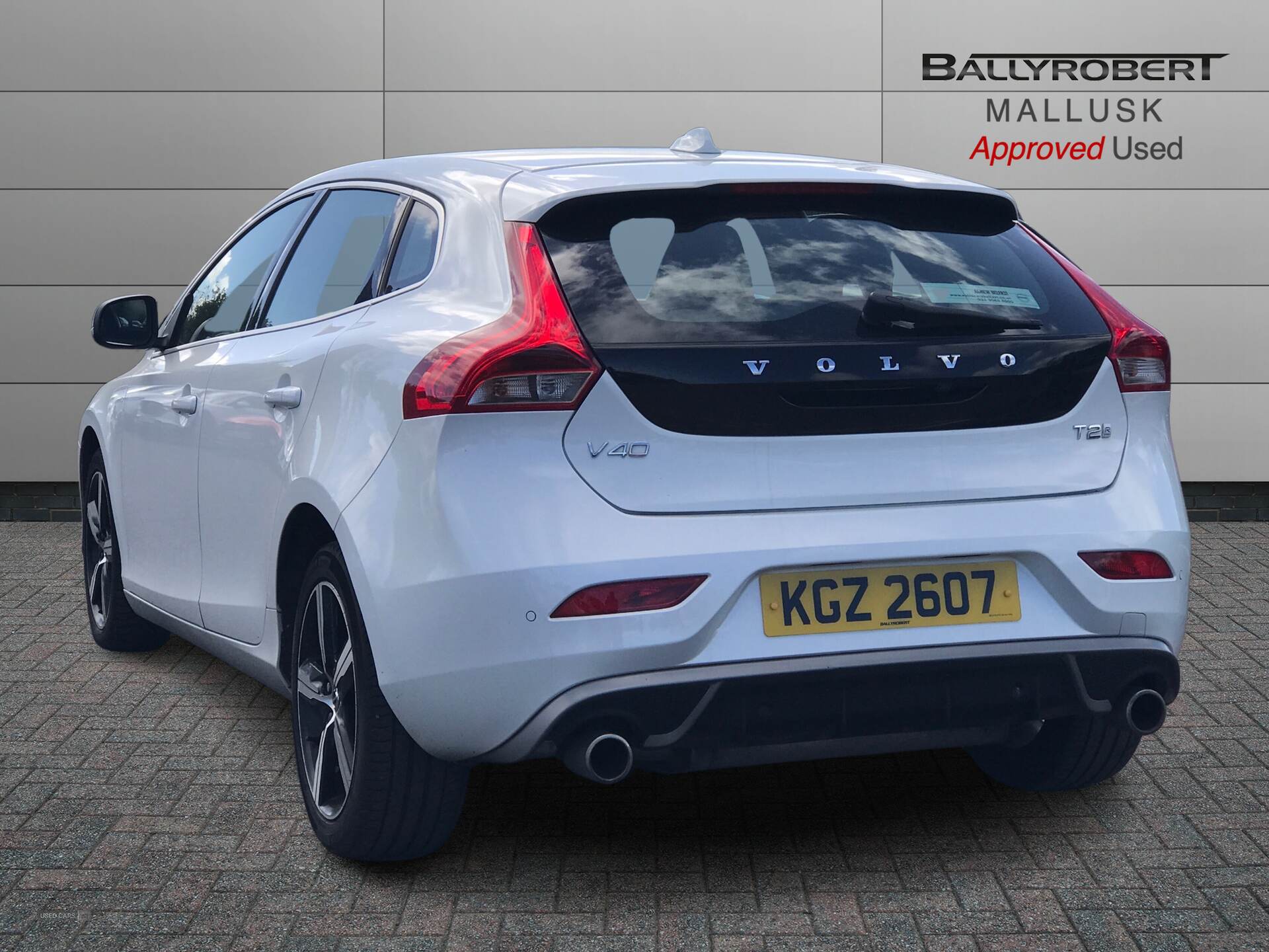 Sep 2018 Volvo V40 T2 [122] R DESIGN Nav Plus 5dr Geartronic